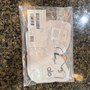 Alo Yoga Bead It Oversized Scrunchie, white